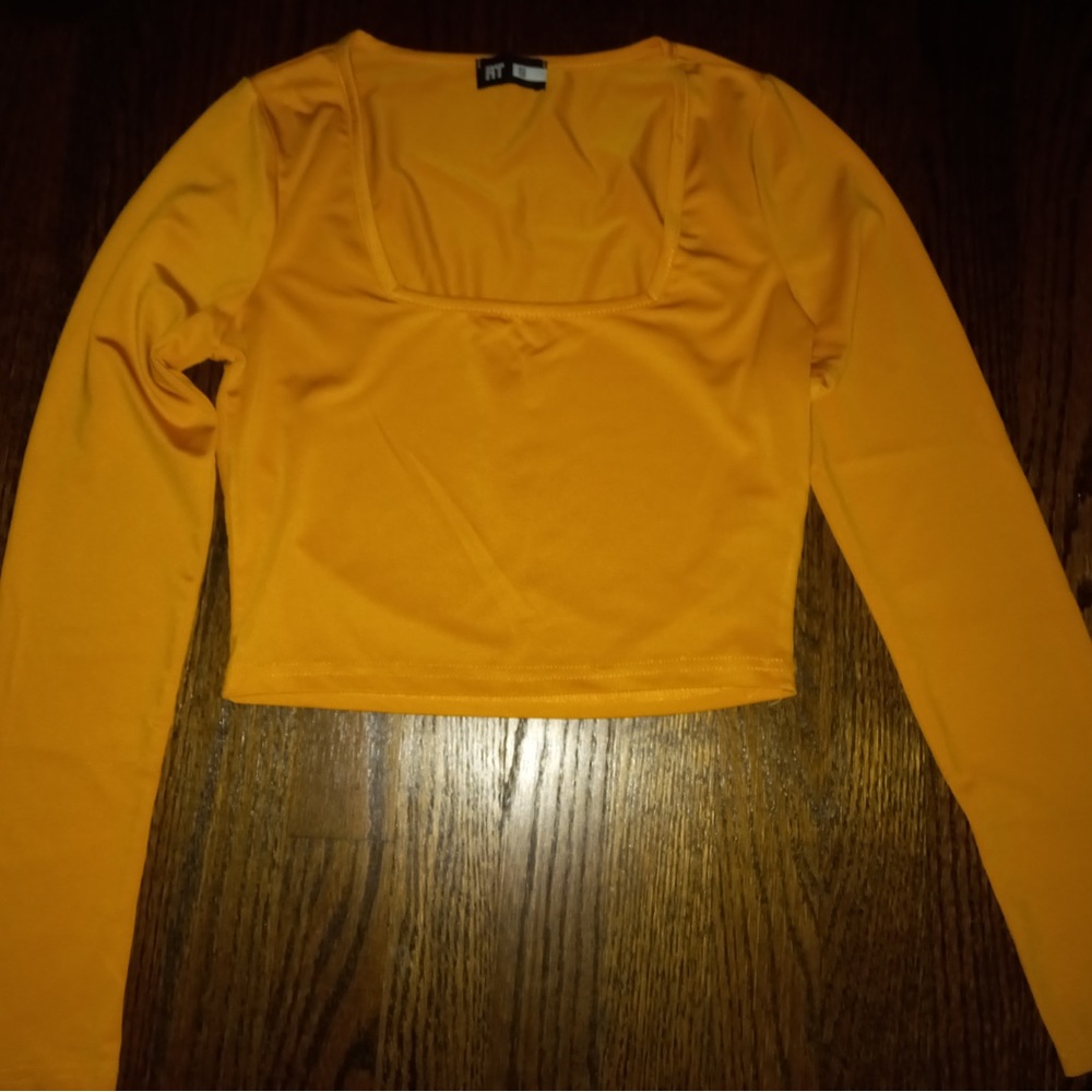 Yellow long-sleeved crop top